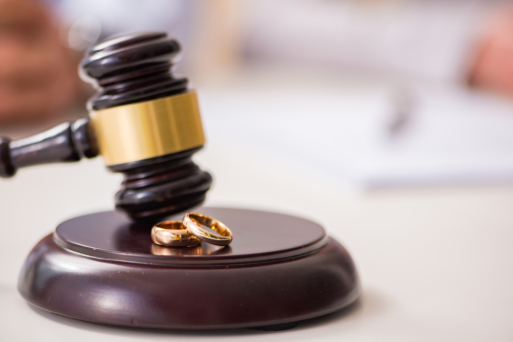 Understanding the Basics of Divorce Law - Judge gavel deciding on marriage divorce